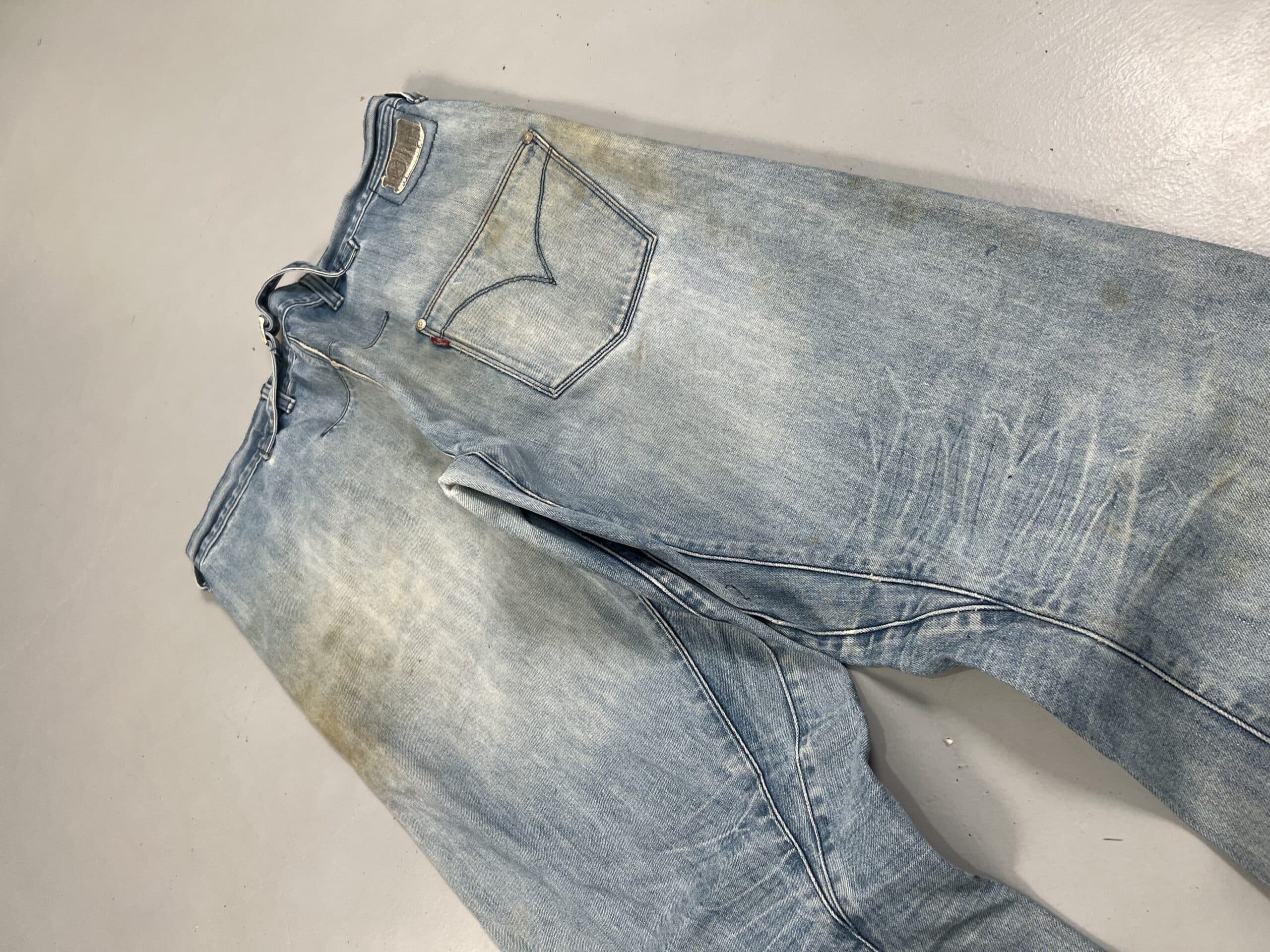 Vintage Levi’s Engineer Jeans – Buckle Belt Baggy Fit — image 10 of 13