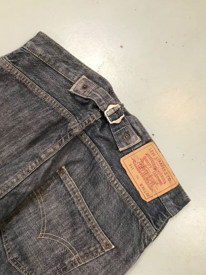Vintage Levi’s Buckle Belt Denim Jeans | Size 30 | Distressed Blue Wash — image 5 of 7