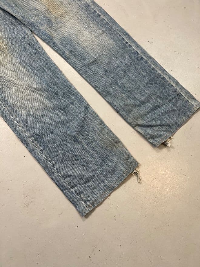 Vintage Levi’s Denim Jeans | Size 32 | Distressed Blue Classic Fit — image 8 of 8