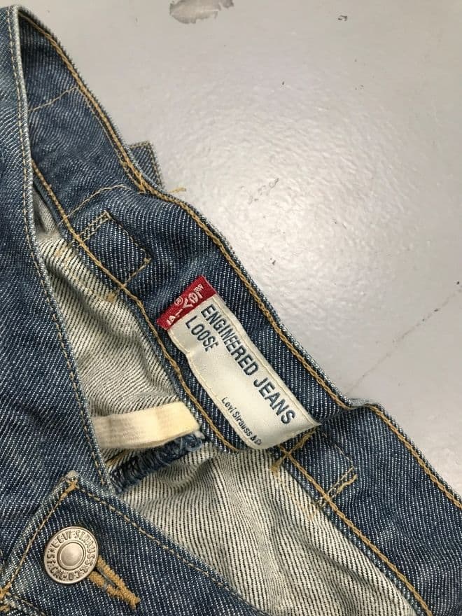 Vintage Levi’s Engineer Jeans Buckle Belt Denim | Size 28 | Distressed Blue Wash — image 5 of 9