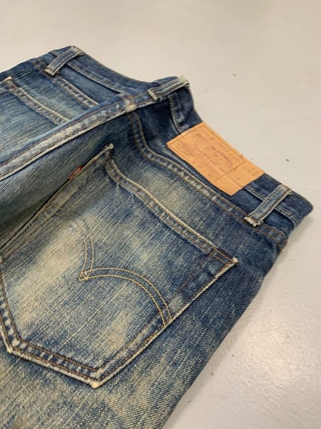 Vintage Levi's 501 Selvedge Denim Jeans – Blue – Men’s 32 (US 32 / EU 48) – Repaired Distressed — image 5 of 11