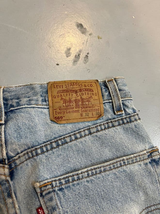Vintage Levi’s 569 Shashiko Work Jeans – Size 32 — image 7 of 7