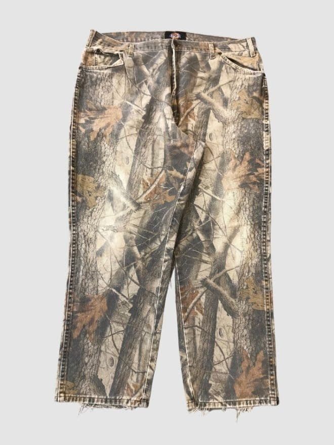 BUNDLE OF 10 VINTAGE RARE REALTREE CAMO CARGOS AND DENIM  — image 9 of 11