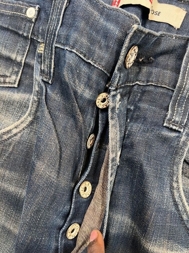 Vintage Levi’s 533 Loose Fit Buckle Belt Jeans | Size 36 | Blue Denim — image 5 of 11