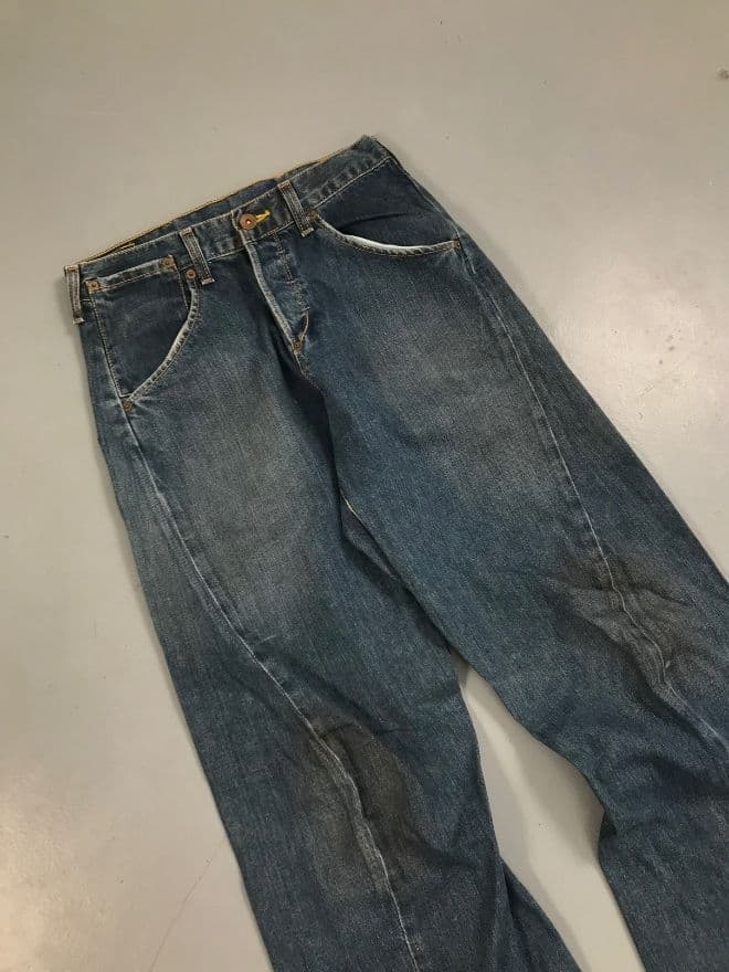 Vintage Levi’s Engineer Jeans with Buckle Belt | Size 28 | Distressed Workwear Denim — image 11 of 11