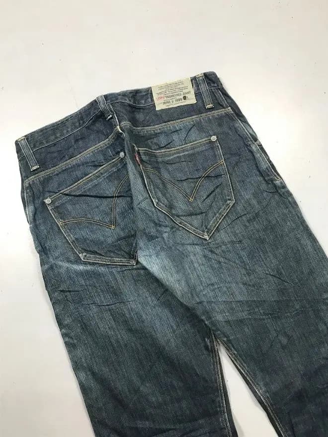 Vintage Levi’s Engineer Jeans Denim – Men’s US 32 / EU 48 – Distressed Blue Workwear — image 6 of 9