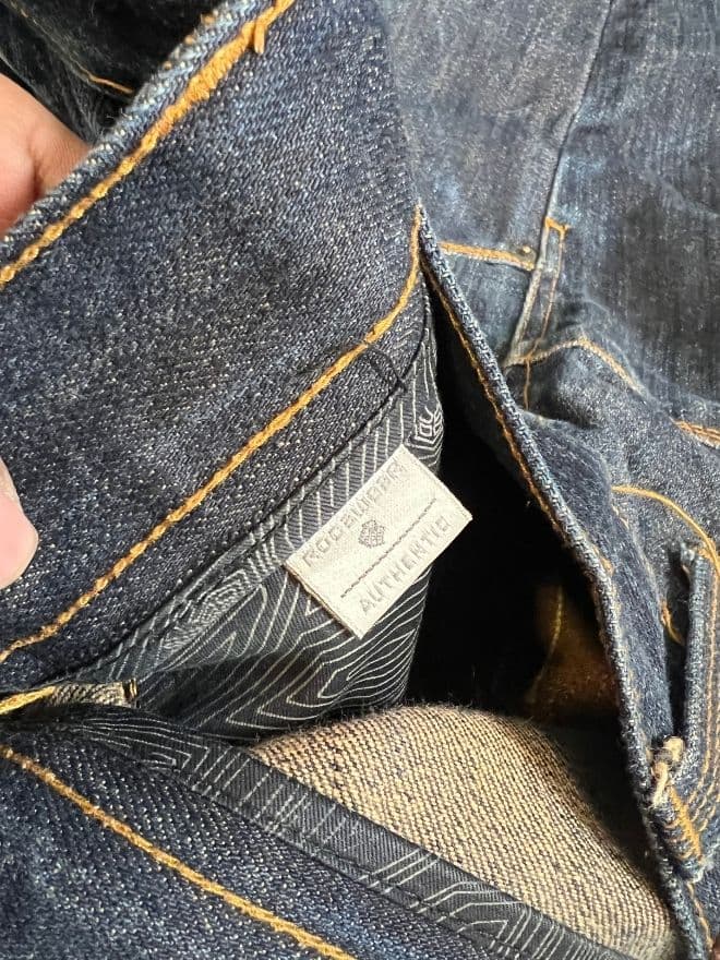 Vintage Rocawear Baggy Fit Denim Jeans – Blue Streetwear Classic (Size 34) — image 7 of 10