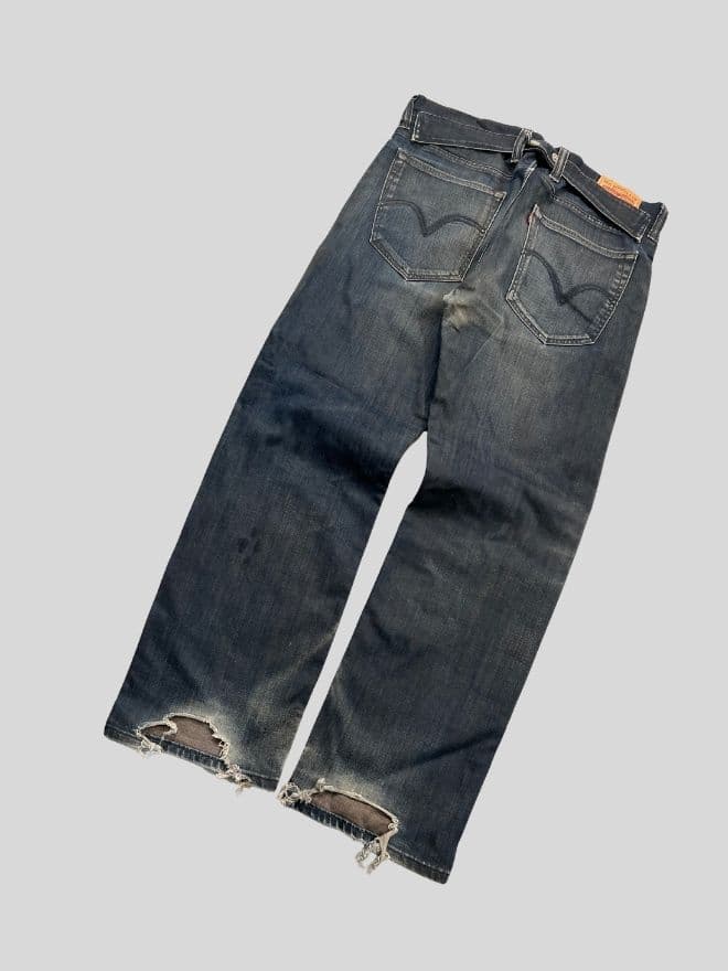 Vintage Levi’s 533 Loose Fit Buckle Belt Jeans | Size 36 | Blue Denim — image 8 of 11