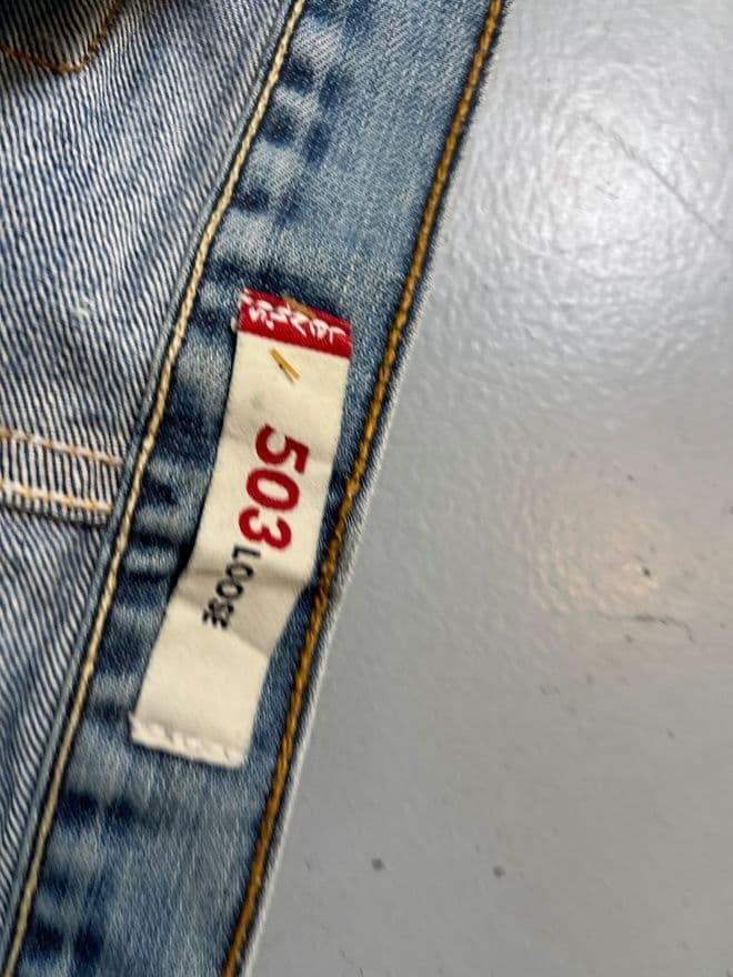 Vintage Levi’s Denim Jeans | Size 32 | Distressed Blue Classic Fit — image 5 of 8