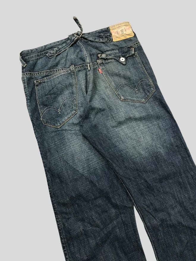Vintage Levi’s Baggy Fit Buckle Belt Denim Jeans – Size 32 — image 6 of 7