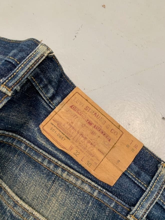 Vintage Levi's 501 Selvedge Denim Jeans – Blue – Men’s 32 (US 32 / EU 48) – Repaired Distressed — image 9 of 11