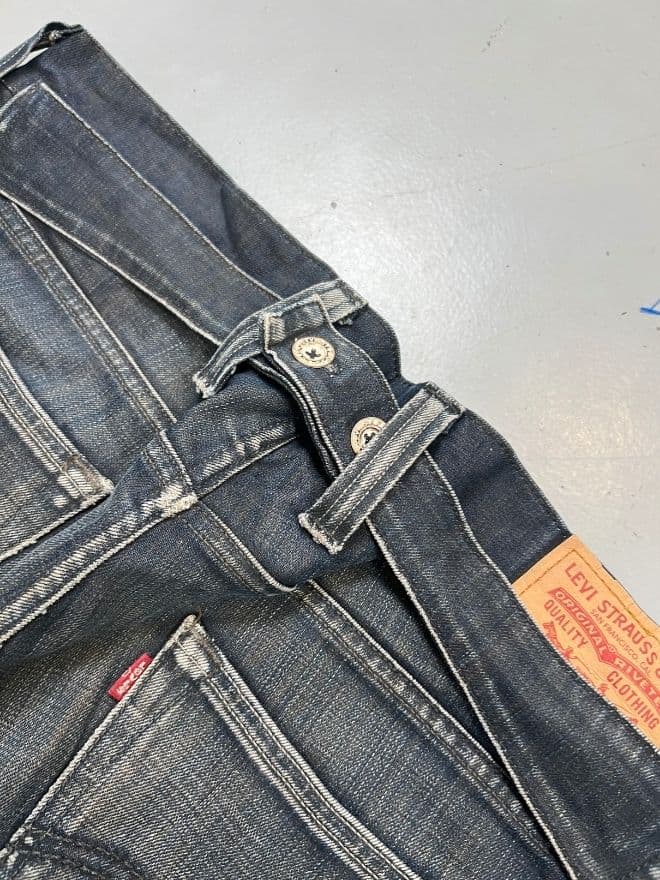 Vintage Levi’s 533 Loose Fit Buckle Belt Jeans | Size 36 | Blue Denim — image 11 of 11