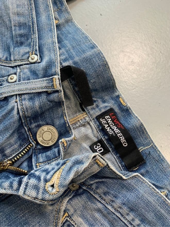 Vintage Levi’s Engineer Jeans with Buckle Belt – Blue Denim (Size 34) — image 7 of 11