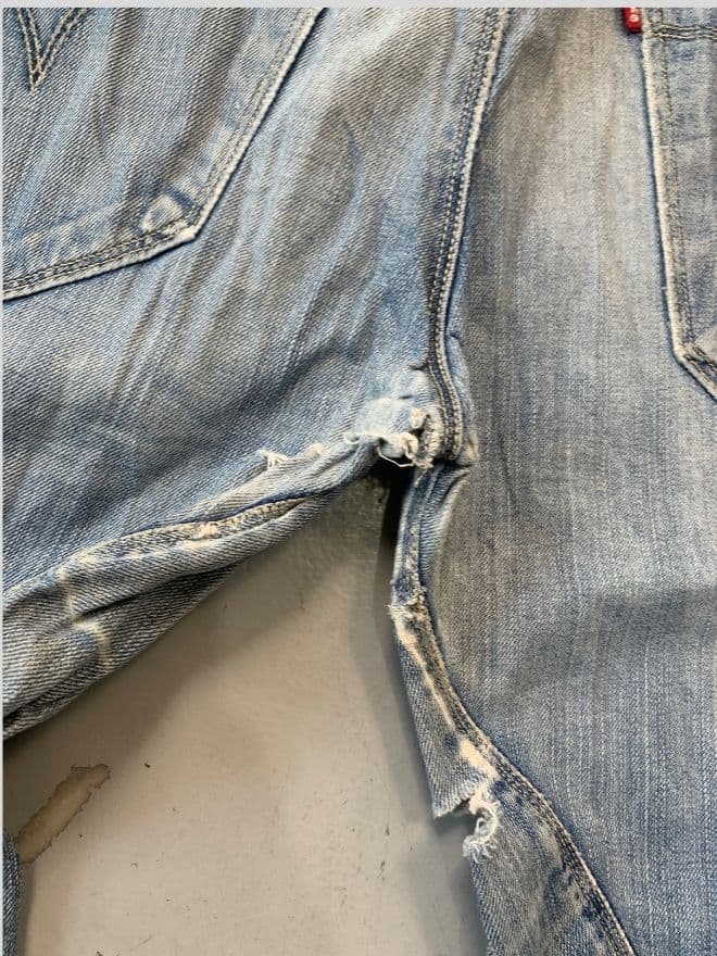 Vintage Levi’s Engineer Jeans with Buckle Belt – Blue Denim (Size 34) — image 9 of 11