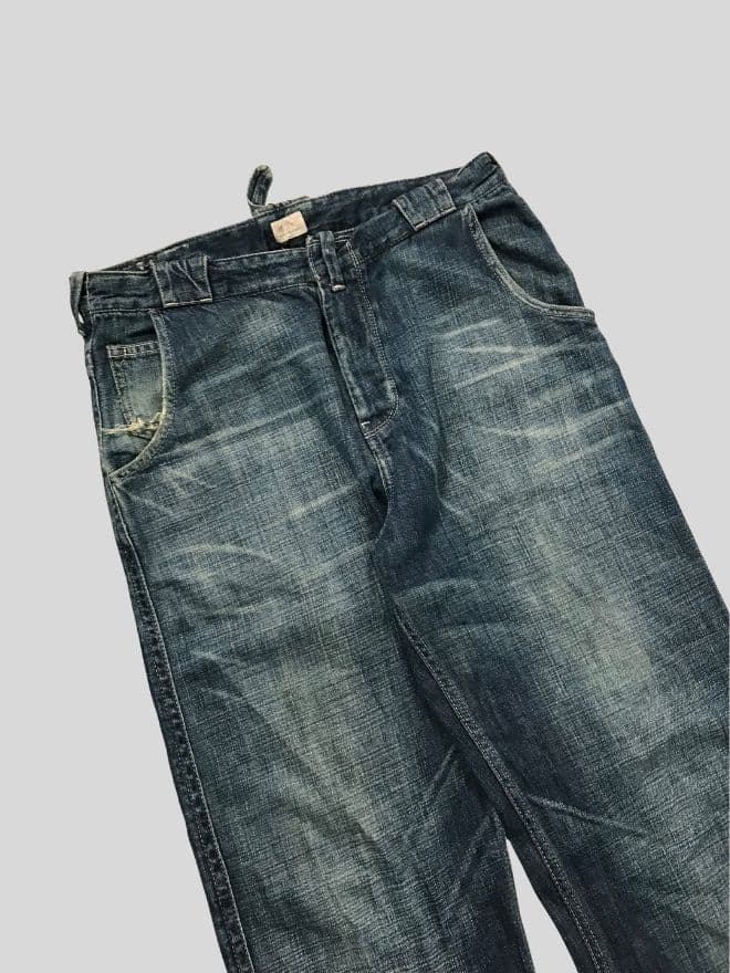 Vintage Levi’s Baggy Fit Buckle Belt Denim Jeans – Size 32 — image 7 of 7