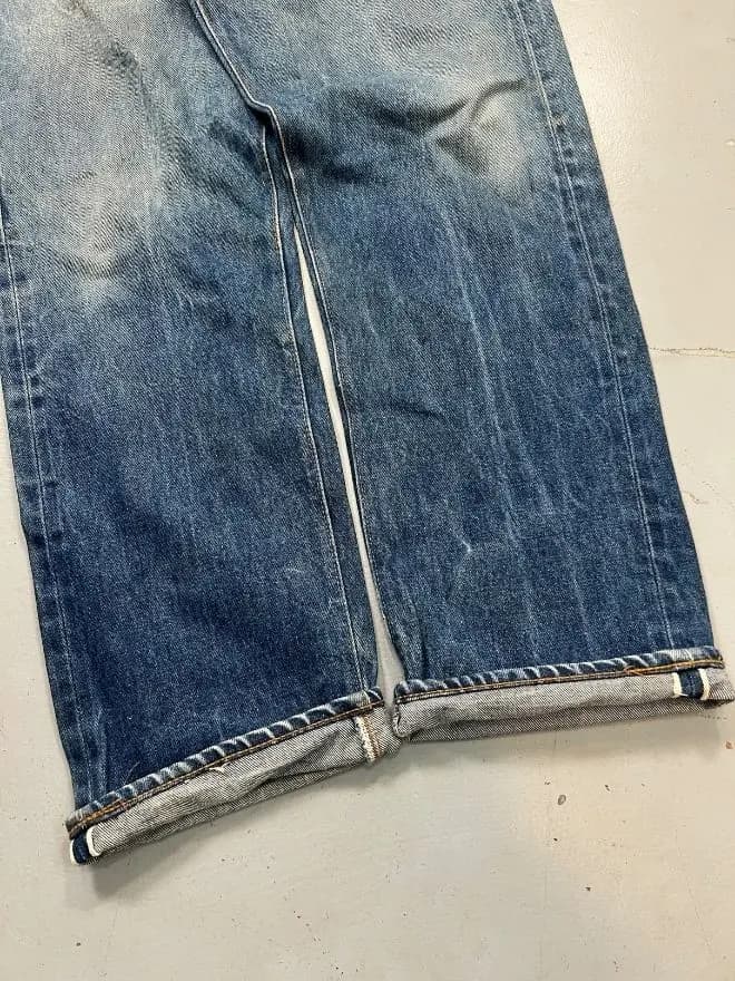 Vintage Levi’s White Selvedge Denim Jeans | Size 32 | Classic Blue Jeans — image 5 of 11