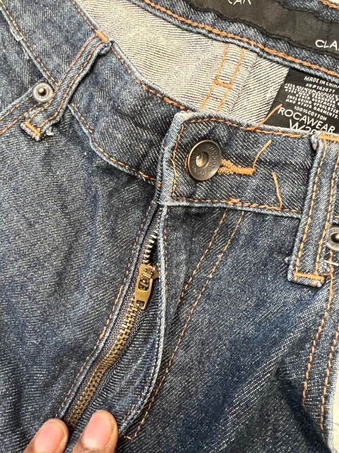 Vintage Rocawear Denim Jeans – Blue – Size 36x32.5 – Distressed — image 6 of 10