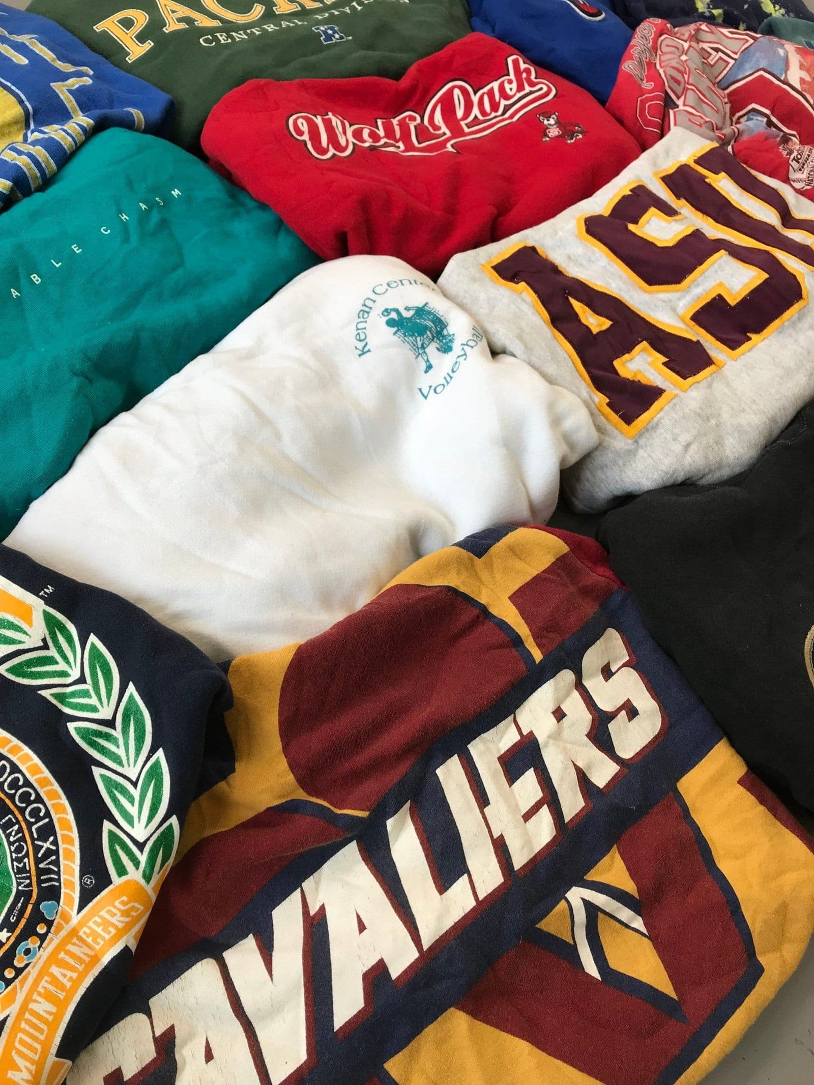 Bundle of 20 Vintage 90s Sweatshirts – Crazy Mix thumbnail 2