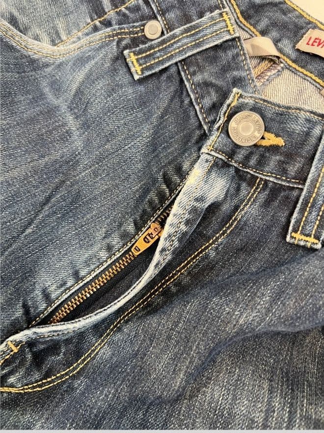 Vintage Levi’s Engineer Jeans w/ Buckle Belt – Distressed Workwear Denim – Size 28 (Men’s) — image 5 of 11