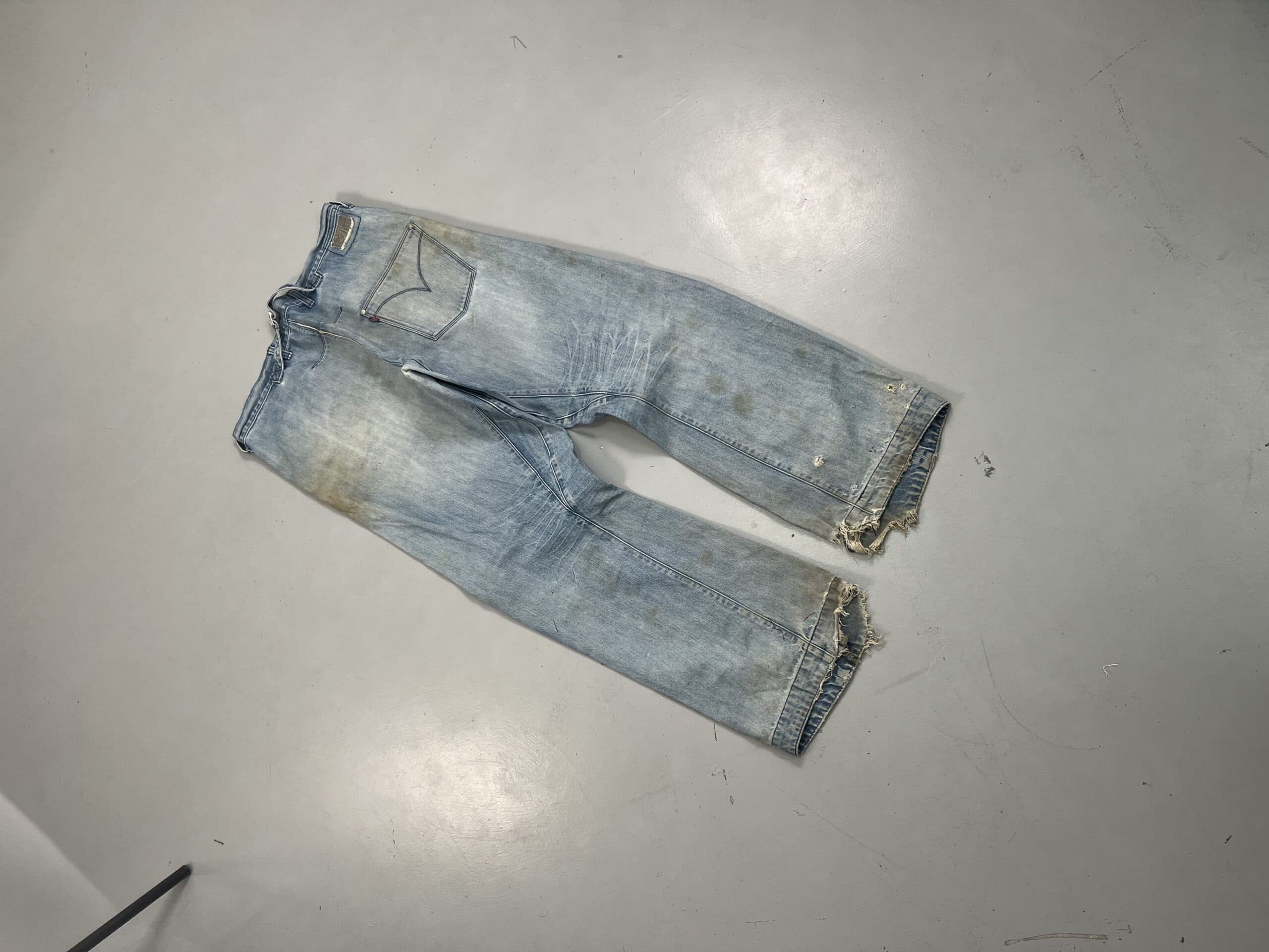 Vintage Levi’s Engineer Jeans – Buckle Belt Baggy Fit alternate