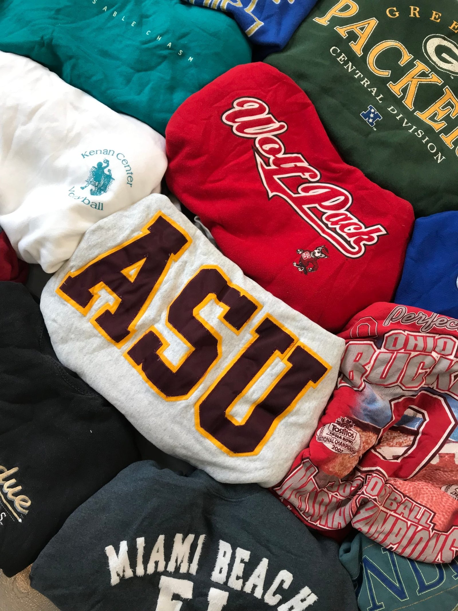 BUNDLE OF  20 CRAZY VINTAGE 90S SWEATSHIRTS (Copy)