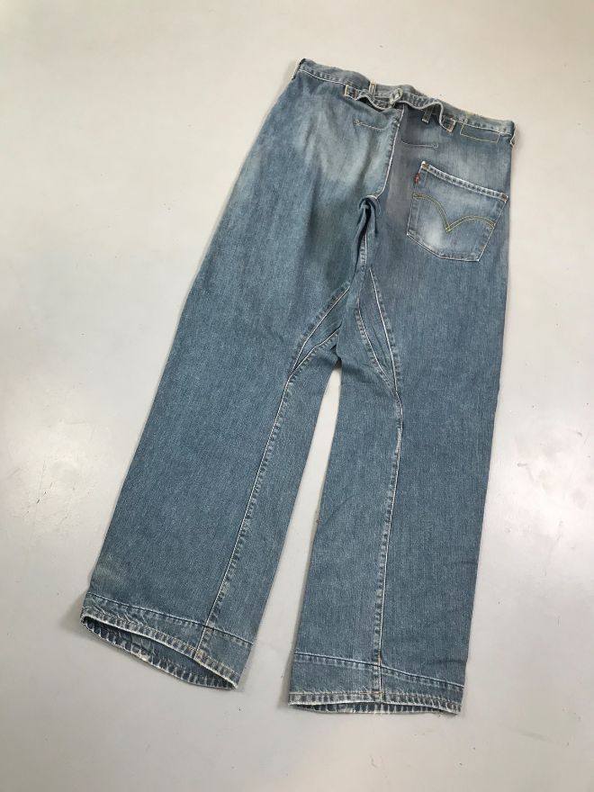 Vintage Levi’s Engineer Jeans – Buckle Belt Denim – Men’s 36