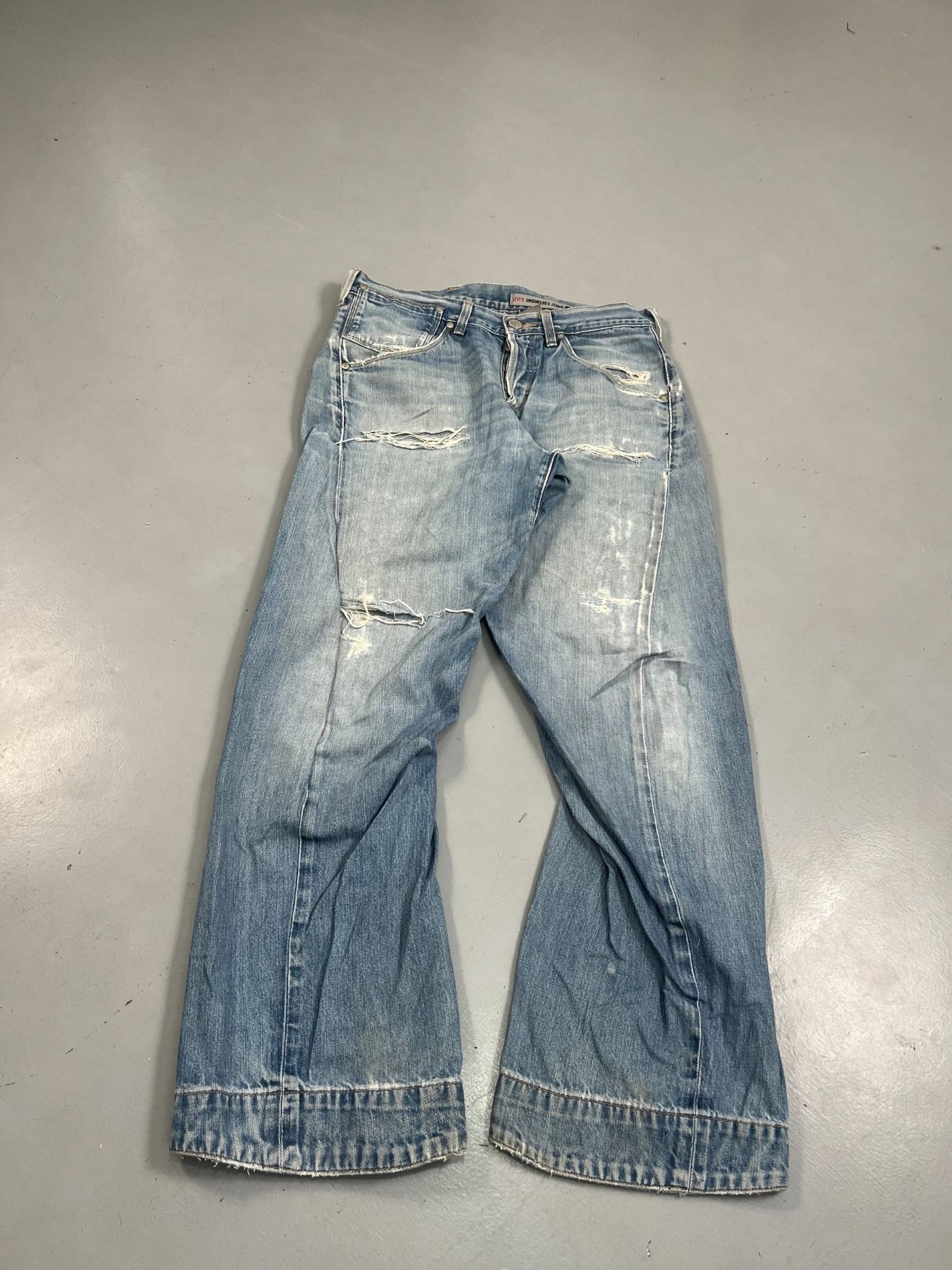 Vintage Levi’s Engineer Jeans – Buckle Belt Denim (US 32 / EU 48)