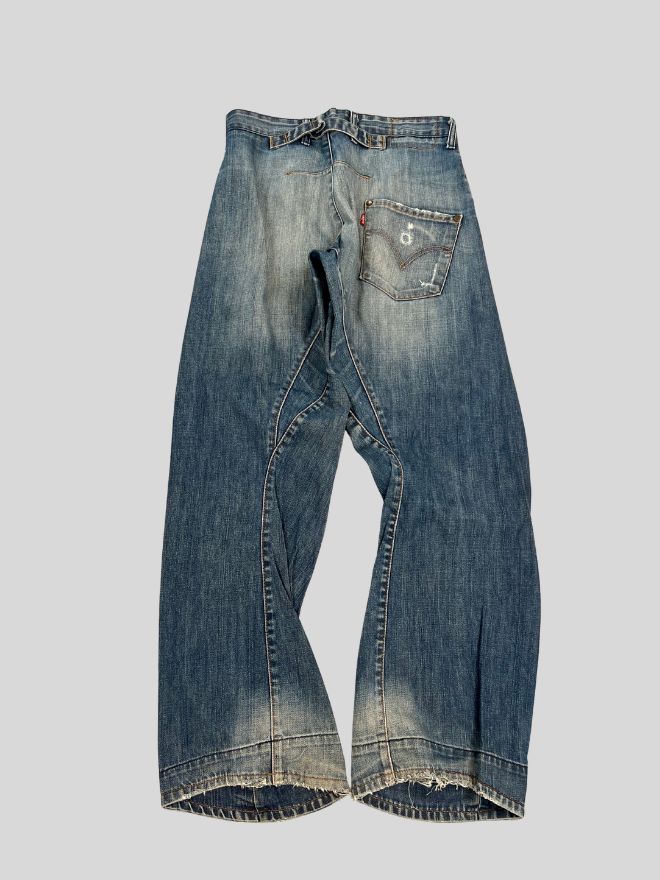 Vintage Levi’s Engineer Jeans with Buckle Belt (Size 30)