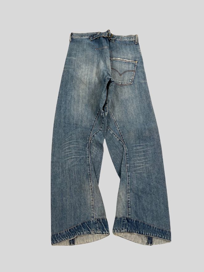 Vintage Levi’s Engineer Jeans with Buckle Belt (Size 30)