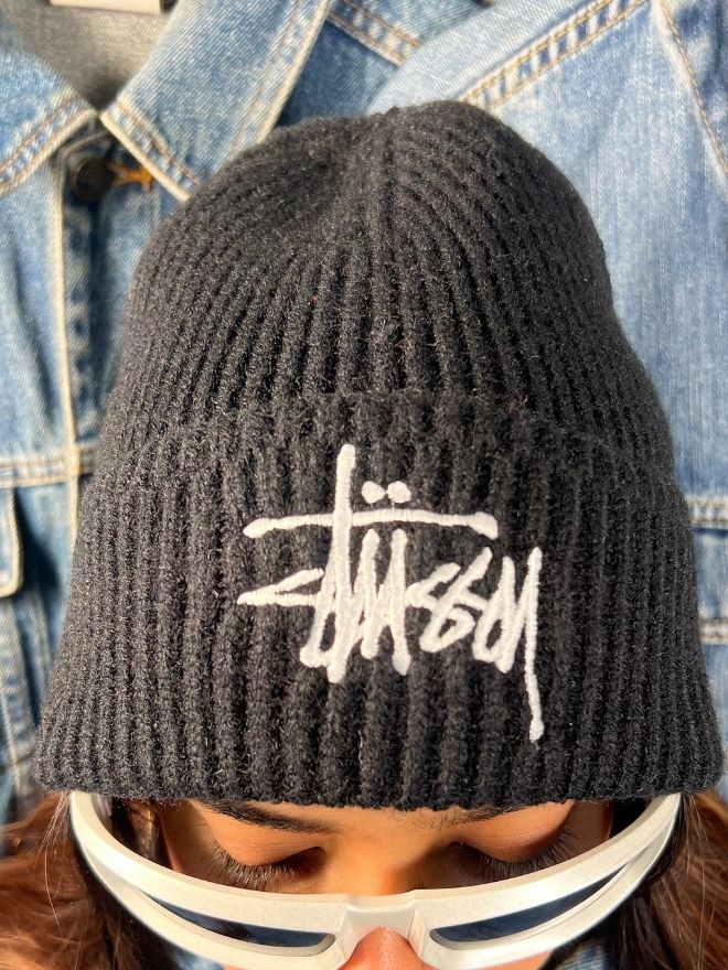 Stüssy Black Cap with Front Logo Design – One Size | Streetwear Essential