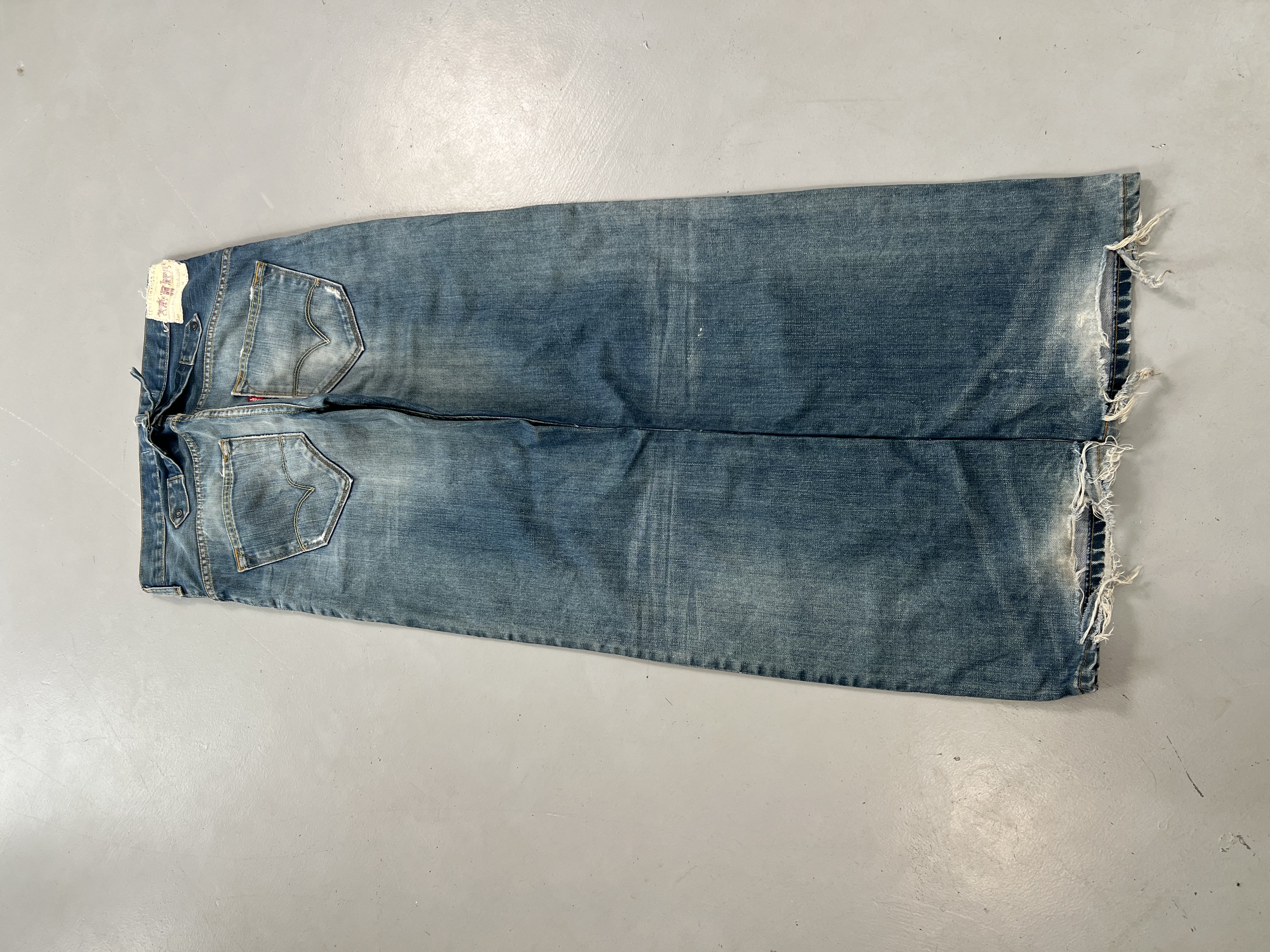 Vintage Levi’s Engineer Buckle Belt Denim Jeans – Avant-Garde Fit (Size 32)