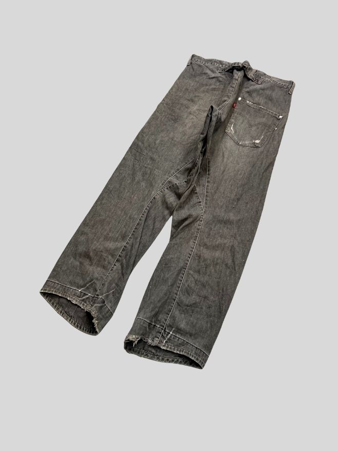 Vintage Levi’s Engineer Jeans with Buckle Belt – Black Denim | Size 34