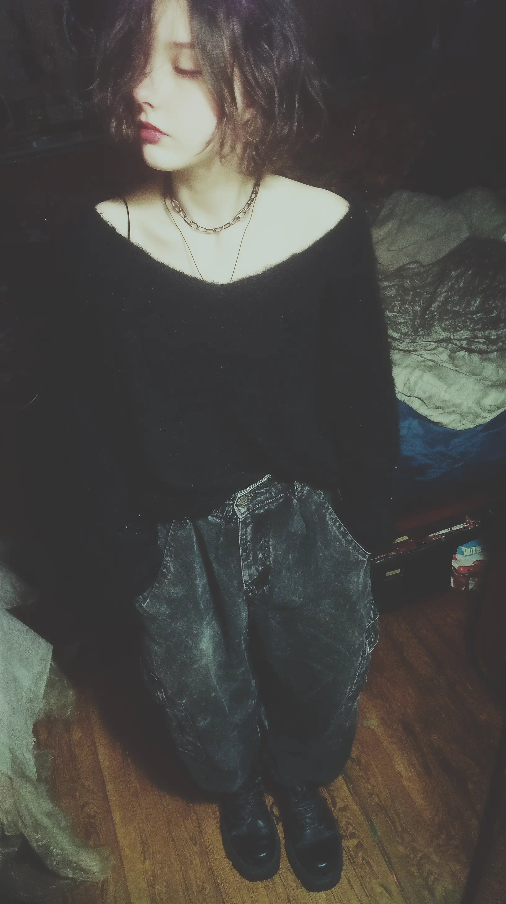 sechs_Top-down_photo_of_a_young_woman_taken_indoors_from_chest__7bf8b0ba-363b-4942-be93-0ce76623fefd